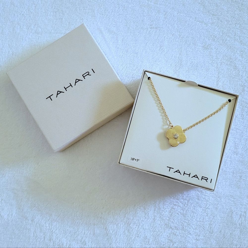 Tahari Textured Clover🍀 Pendant Necklace - NIB